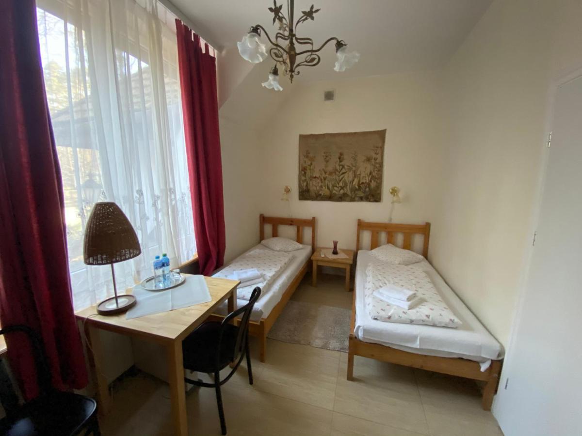 Hotel Krzysin Podkowa Leśna Exterior foto